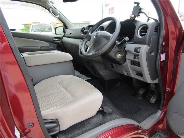 Nissan NV350 Caravan Microbus 2017-08 14077-18