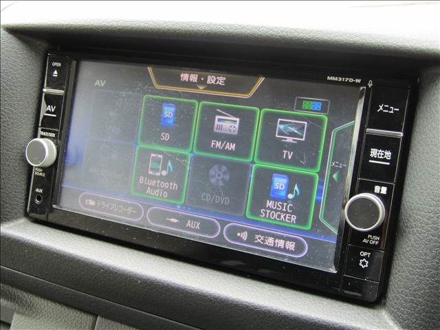 Nissan NV350 Caravan Microbus 2017-08 14077-5