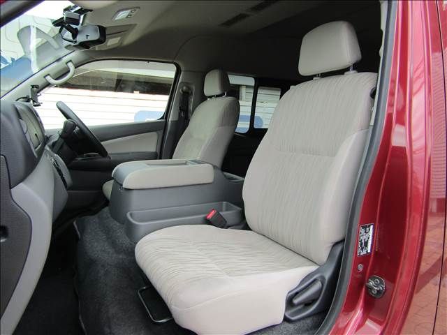 Nissan NV350 Caravan Microbus 2017-08 14077-21