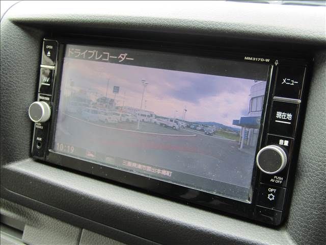 Nissan NV350 Caravan Microbus 2017-08 14077-8
