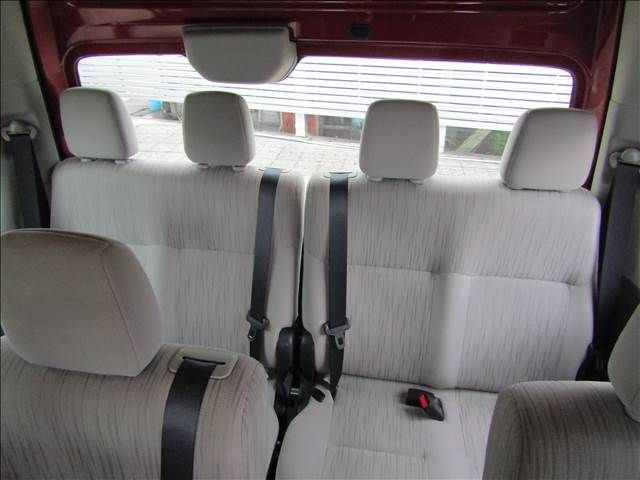 Nissan NV350 Caravan Microbus 2017-08 14077-25