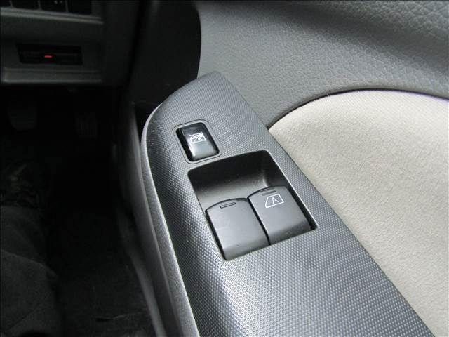 Nissan NV350 Caravan Microbus 2017-08 14077-17