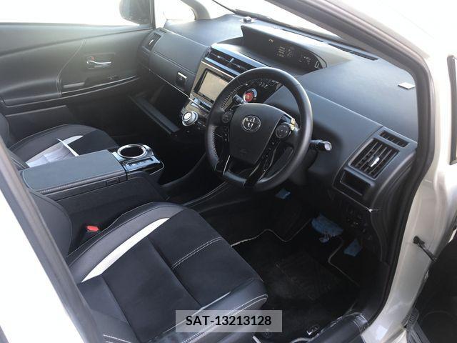 Toyota PRIUS ALPHA 2017-08 212888-1