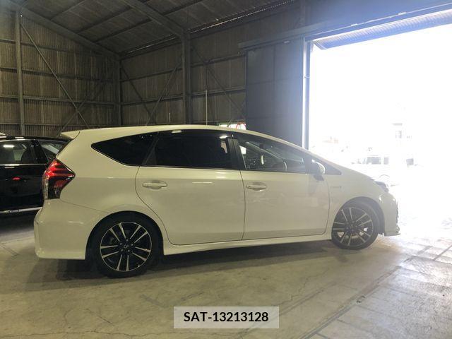 Toyota PRIUS ALPHA 2017-08 212888-17