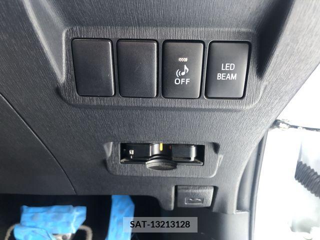 Toyota PRIUS ALPHA 2017-08 212888-5