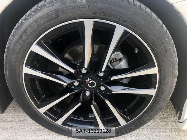 Toyota PRIUS ALPHA 2017-08 212888-11
