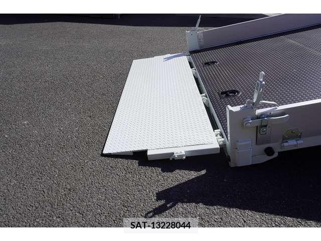 Mitsubishi CANTER 2022-10 263845-17