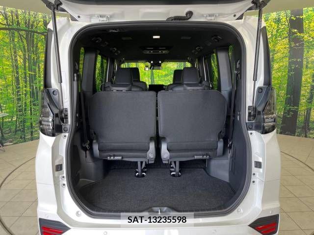 Toyota VOXY HYBRID 2022-10 341512-11