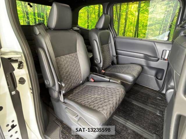 Toyota VOXY HYBRID 2022-10 341512-9