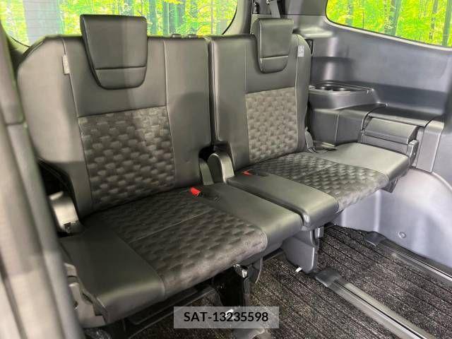 Toyota VOXY HYBRID 2022-10 341512-10