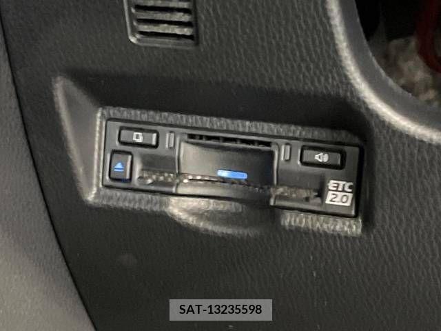 Toyota VOXY HYBRID 2022-10 341512-6