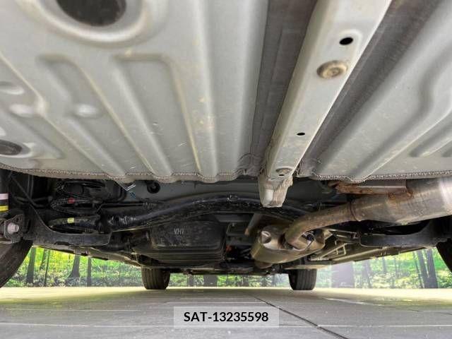 Toyota VOXY HYBRID 2022-10 341512-19