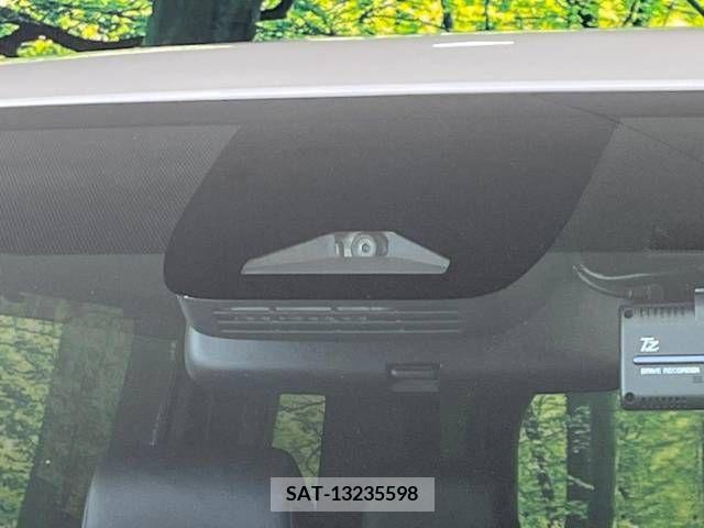 Toyota VOXY HYBRID 2022-10 341512-4