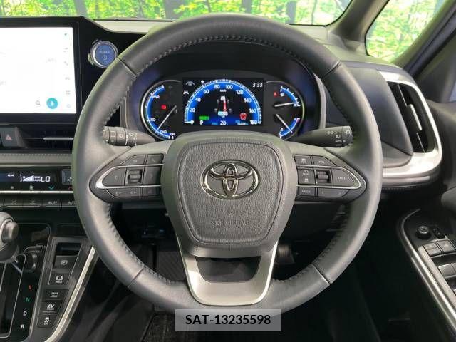 Toyota VOXY HYBRID 2022-10 341512-12