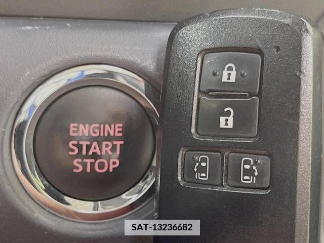 Toyota VOXY 2014-02 379911-7