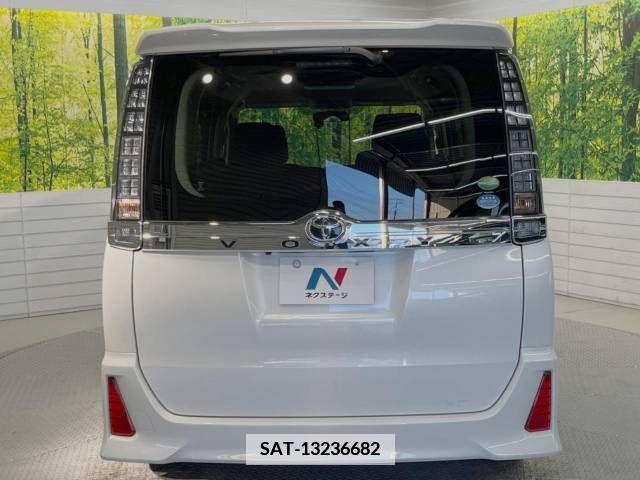 Toyota VOXY 2014-02 379911-15