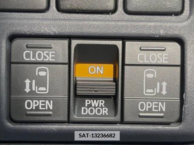 Toyota VOXY 2014-02 379911-6