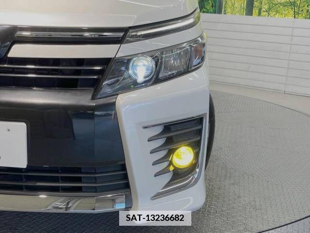 Toyota VOXY 2014-02 379911-12