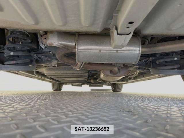 Toyota VOXY 2014-02 379911-19