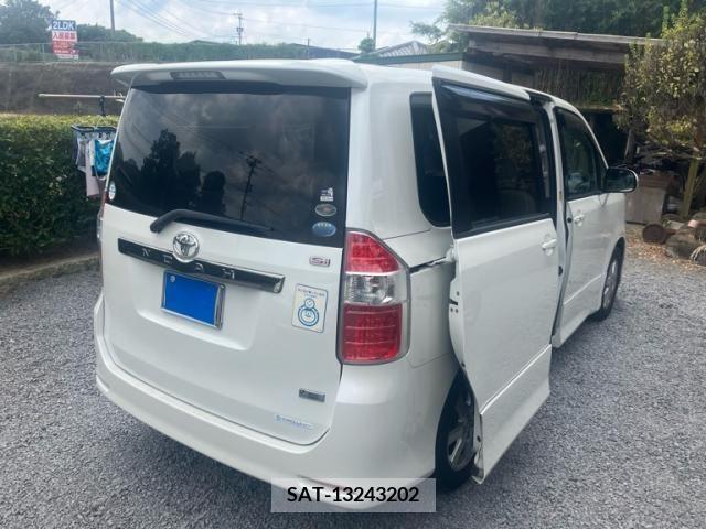 Toyota NOAH 2008-02 392843-2
