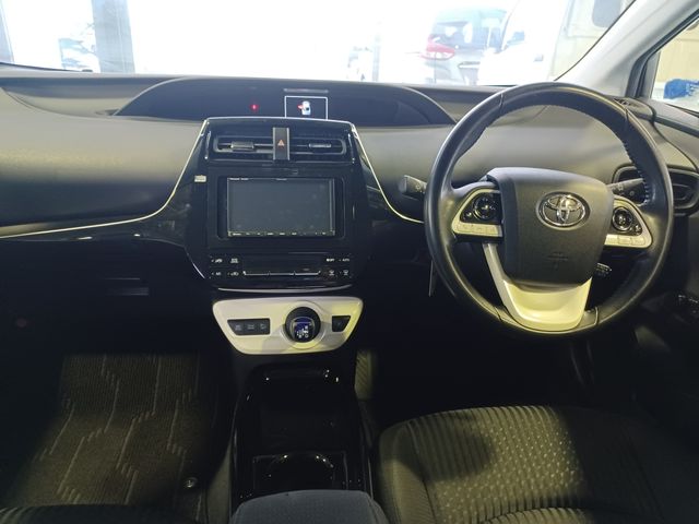 Toyota PRIUS 2018-07 5096-1