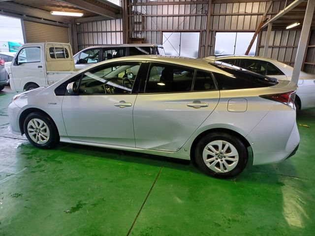 Toyota PRIUS 2018-07 5096-4