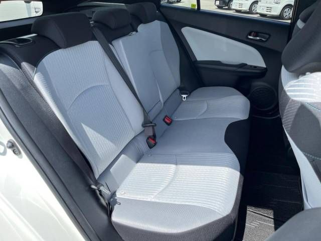 Toyota PRIUS 2016-08 5520-9