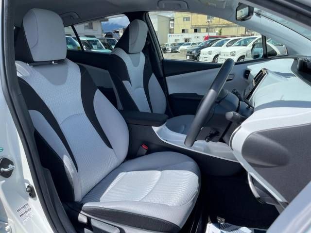 Toyota PRIUS 2016-08 5520-8