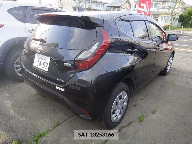 Toyota AQUA 2022-01 292118-2