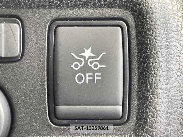 Nissan NOTE 2017-08 339841-4