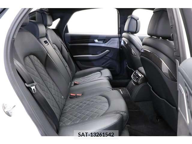 Audi S8 2016-06 350367-9