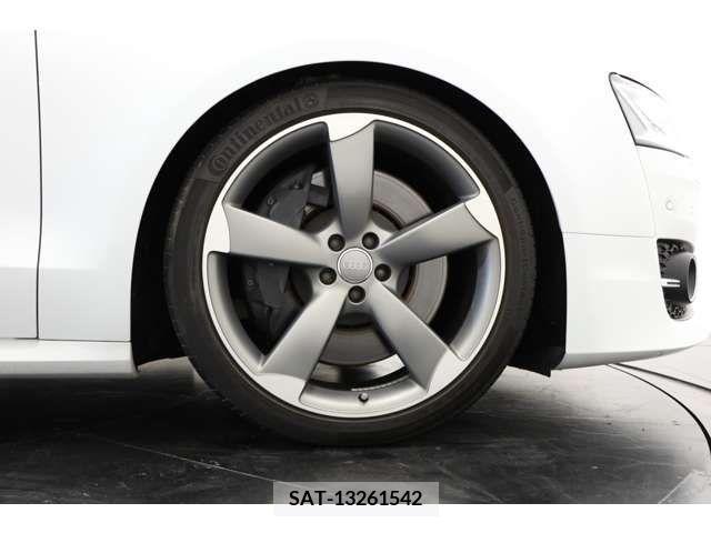 Audi S8 2016-06 350367-4