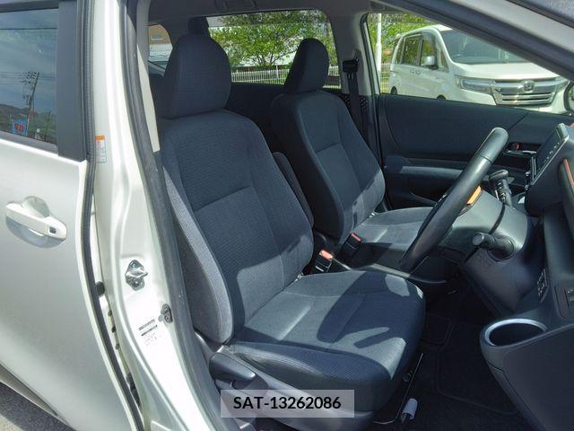 Toyota SIENTA 2017-03 298354-9