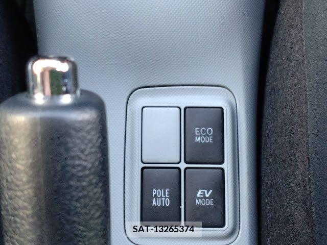 Toyota AQUA 2014-03 208329-20