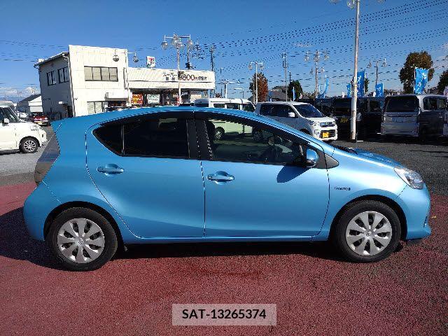 Toyota AQUA 2014-03 208329-13