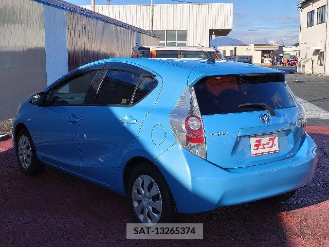 Toyota AQUA 2014-03 208329-8