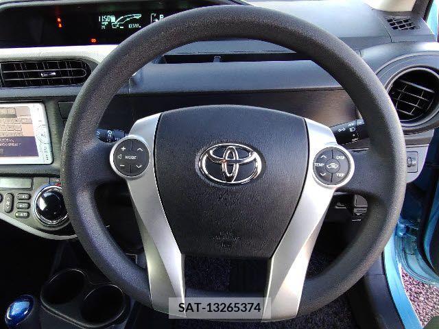 Toyota AQUA 2014-03 208329-7