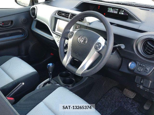 Toyota AQUA 2014-03 208329-23