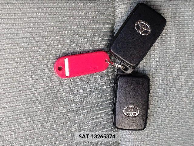 Toyota AQUA 2014-03 208329-26