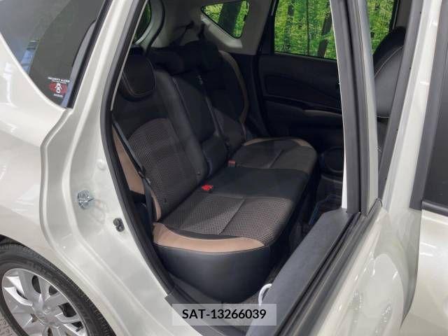 Nissan NOTE 2017-08 365341-9