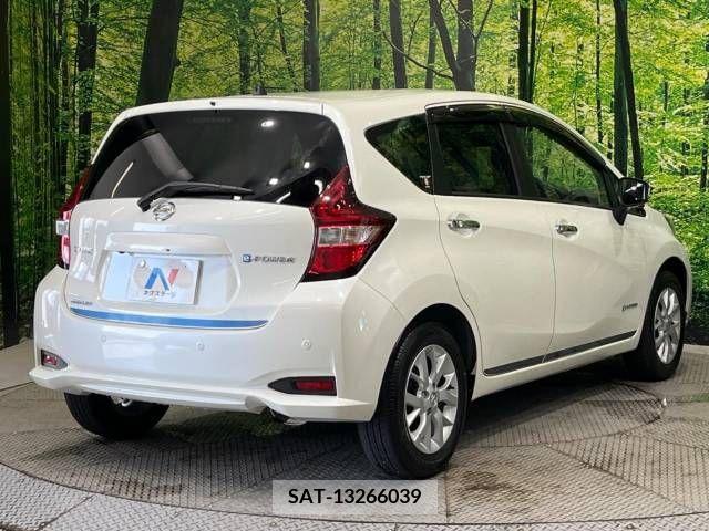 Nissan NOTE 2017-08 365341-17