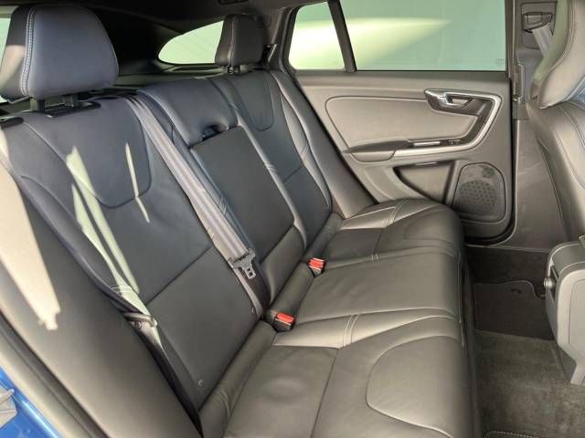 Volvo V60 2018-05 27598-12