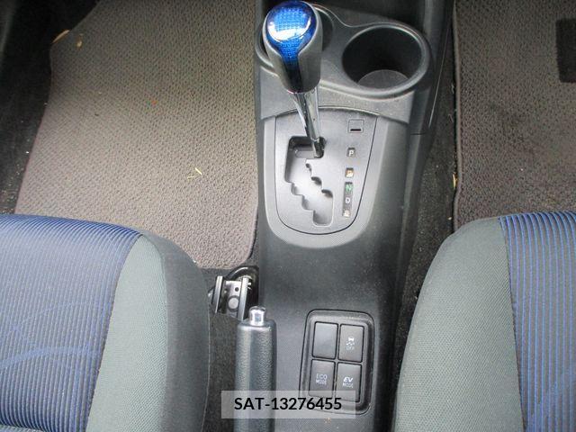 Toyota AQUA 2015-08 314238-17