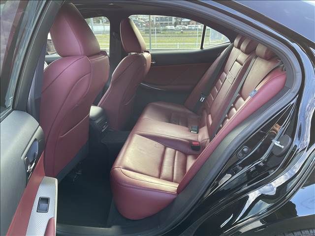 Lexus IS 2013-08 689-5