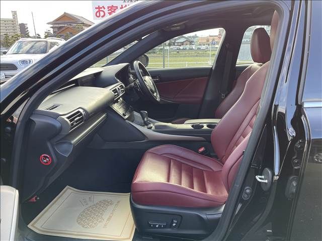 Lexus IS 2013-08 689-4