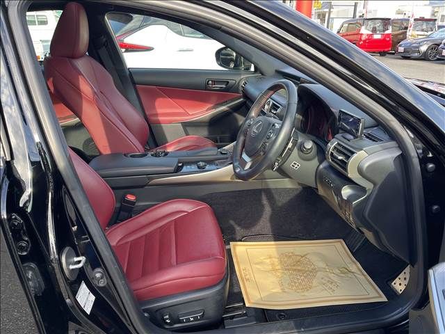 Lexus IS 2013-08 689-3