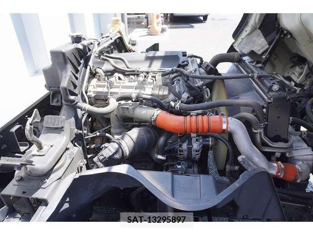 Mitsubishi CANTER 2018-03 302633-15