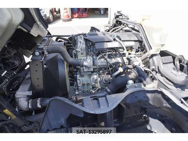 Mitsubishi CANTER 2018-03 302633-14