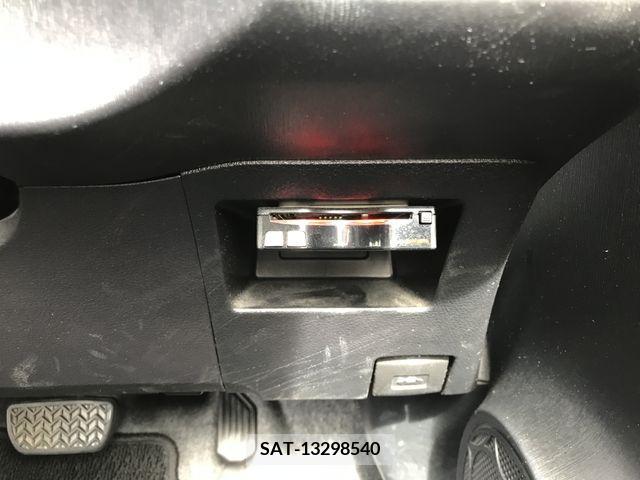 Toyota VITZ 2011-11 370148-19