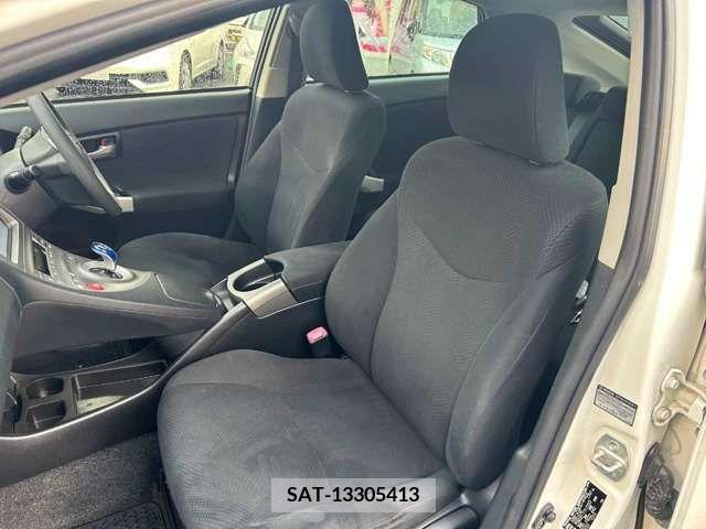 Toyota PRIUS 2013-08 382267-14